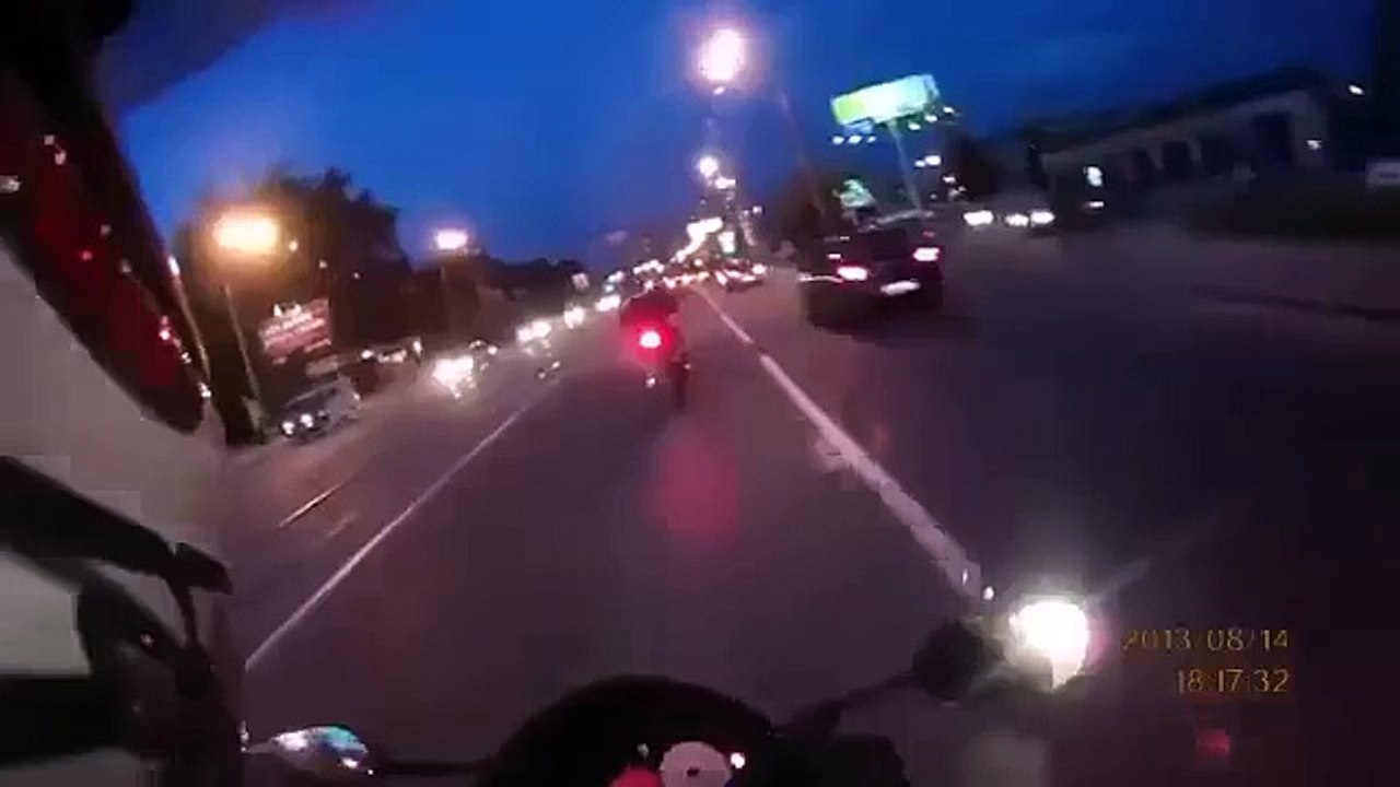 Course poursuite Motards Vs Voiture qui se termine mal