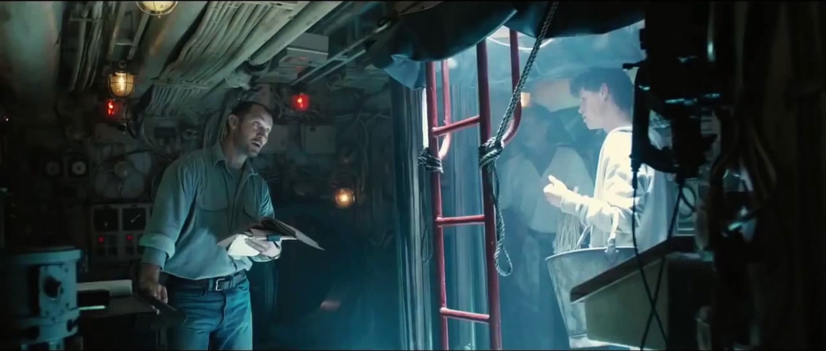 BLACK SEA (MAR TENEBROSO) - Tráiler español (doblaje)