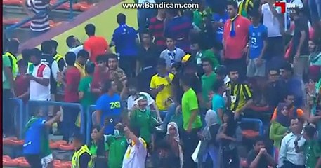 Malasia vs. Arabia fue suspendido por lanzamiento de bengalas