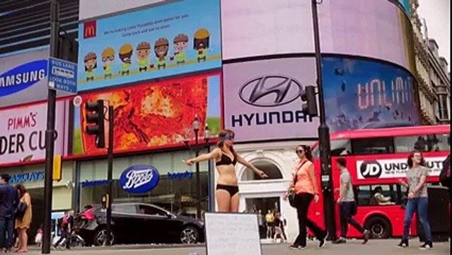 ربي يفرج عليك وخيتي ملا حوال تفرجوا يا عباد