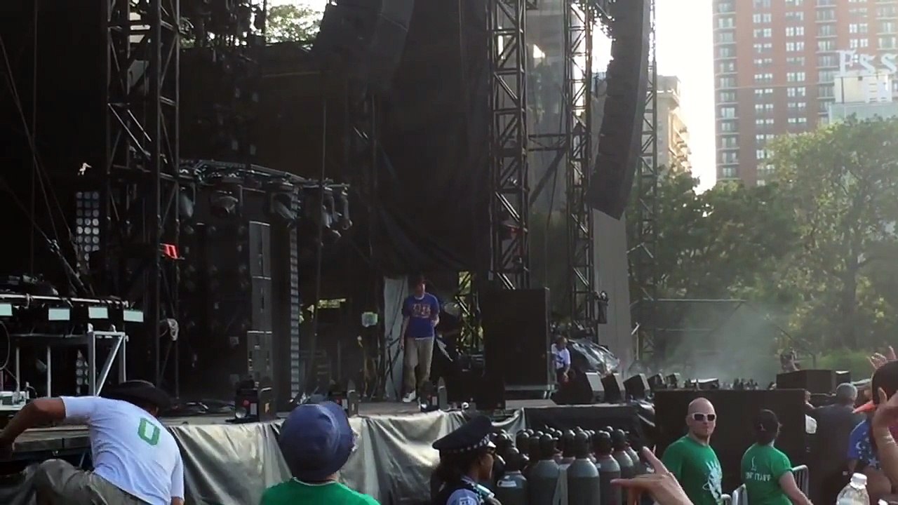 Logic - "Alright" (Lollapalooza 2015)