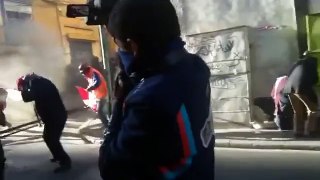 Enfrentamiento entre mineros y policías cerca a la plaza Murillo