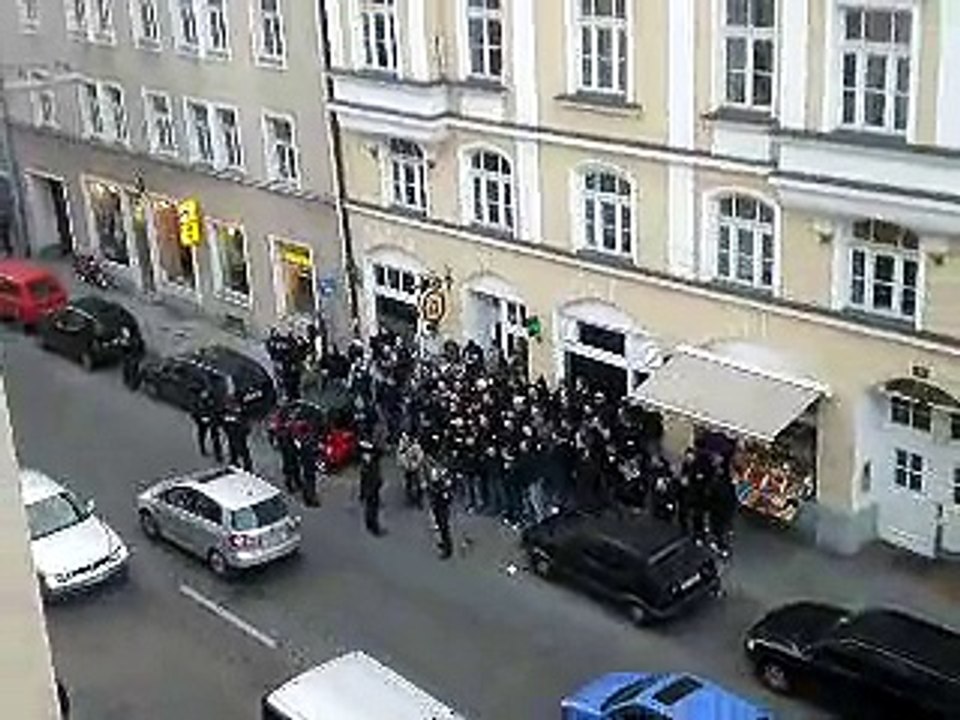 KSC-Ultras vor dem Stadion an der Schleißheimer Straße II