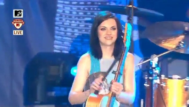 Amy Macdonald - 01 - An Ordinary Life - Live In Campus Invasion, Goettingen 10.07..2010