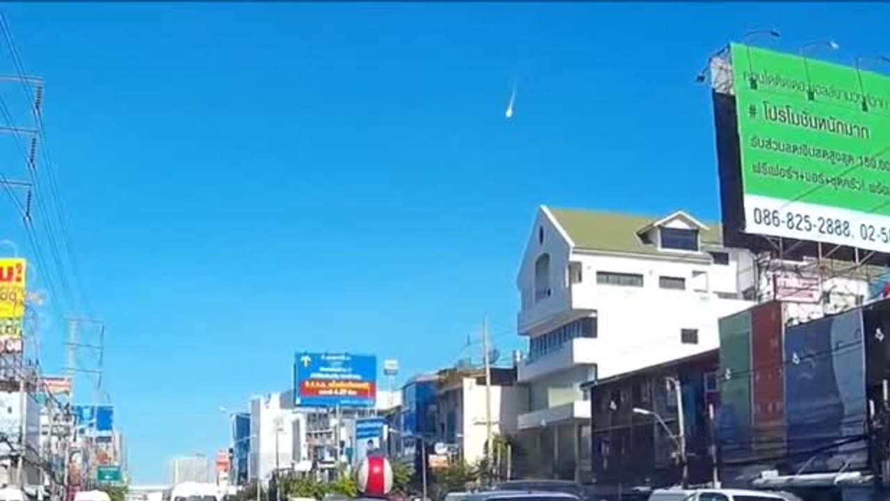 Météorite dans le ciel de Bangkok