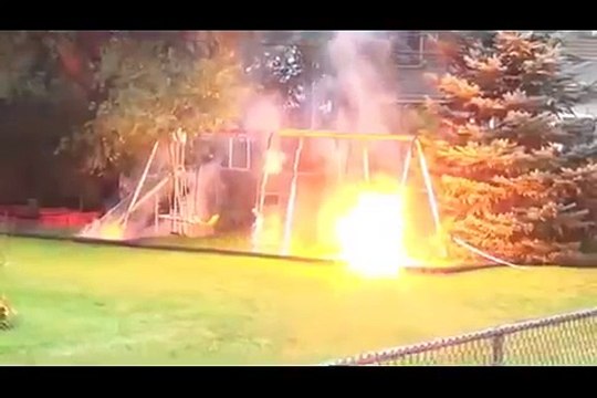 High voltage Power Line down arc flash Yüksek gerilim hattı yere düşerse