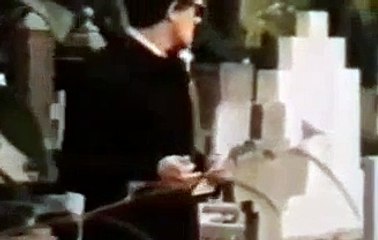 Kees van Kooten - Problemen rond necrofilie [Full Episode]