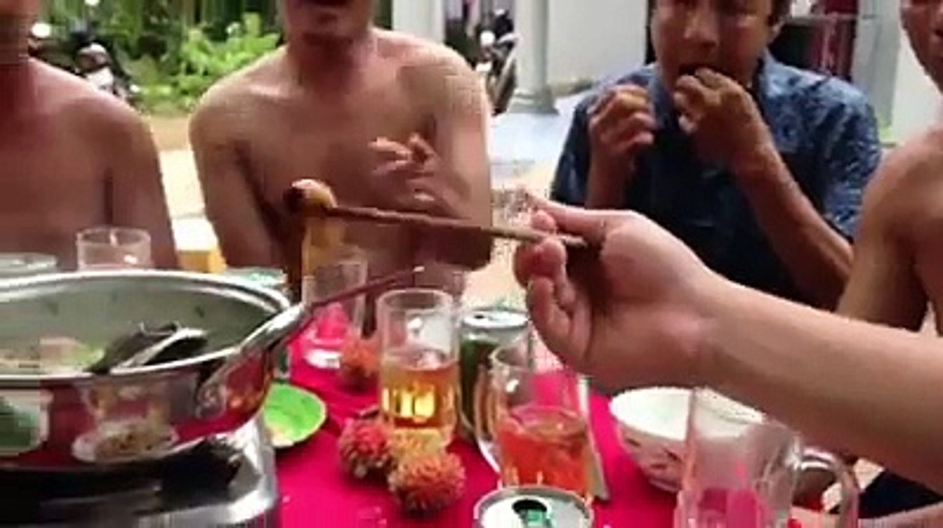 worm eating contest