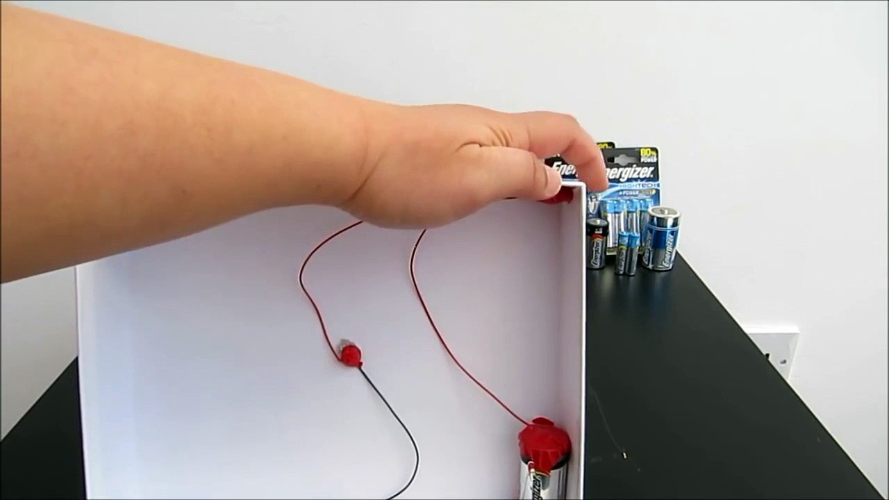 How to make a simple circuit  with on/off switch for a light bulb
