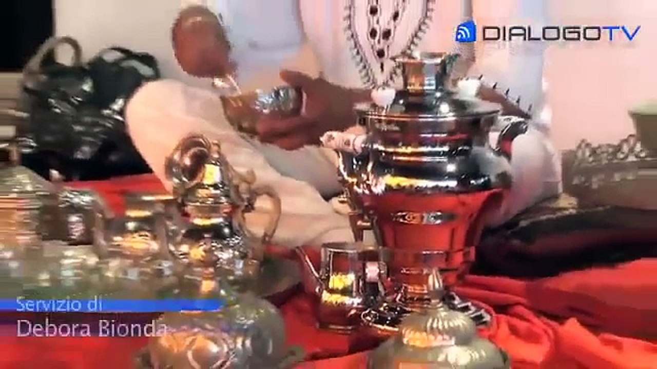 SORSEGGIANDO UN RINFRESCANTE TE' ALLA MAROCCHINA