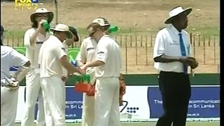 Explain this Aussie sportsmanship, weird cricket, what are they trying to achieve?