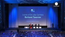مهرجان البندقية السينمائي يكرم الفرنسي برتراند تافرنييه عن مجمل أعماله