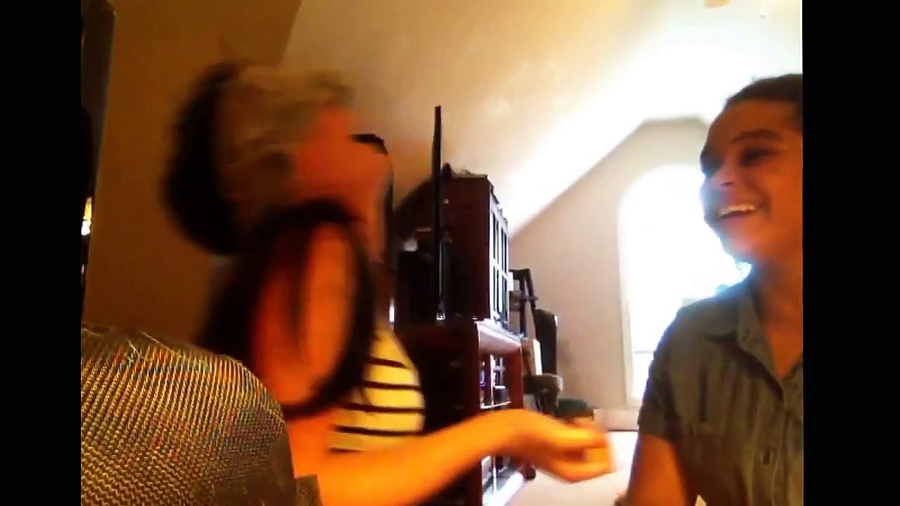 BLINDFOLDED MAKEUP CHALLENGE | SydneyWard ft. Mackenzie