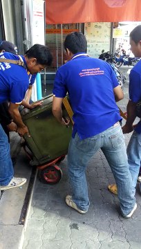 รับจ้างขนย้ายตู้เซฟ086-044-5972 superbluemove.com