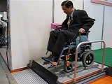 行無礙::電動輪椅帶動昇降機