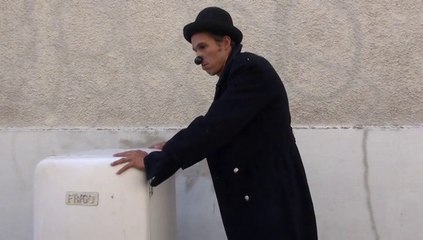 Arts de la Rue - Dis Bonjour à la Dame - Frigo