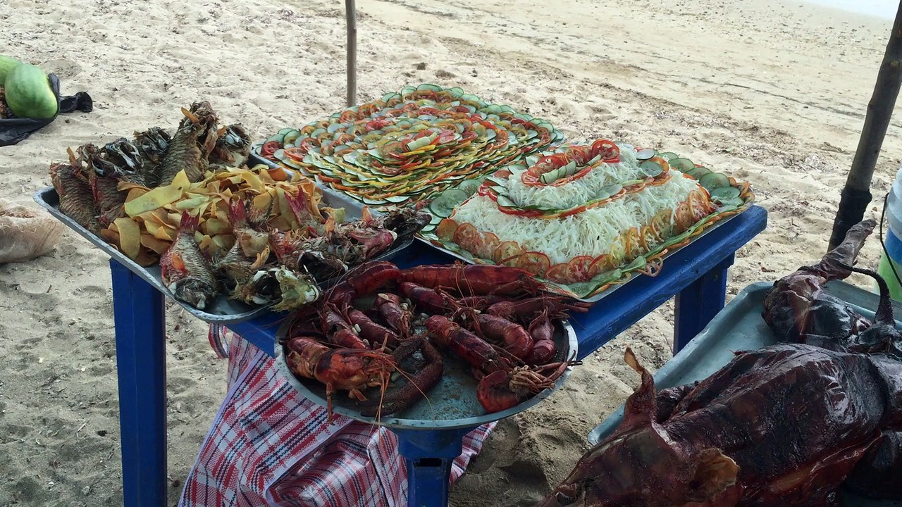 Carnaval de Santiago Juillet 2015 .Repas à la plage avec tous les profs cubains et les stagaires