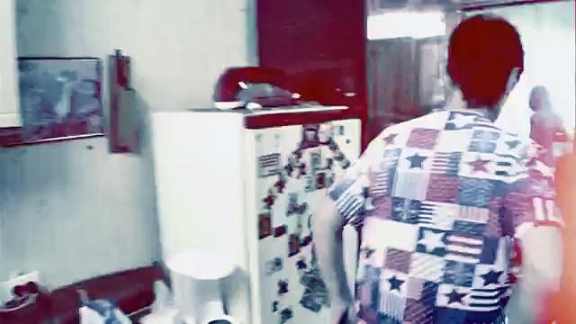 В свои 13 лет он уже курит, пьет и бьет бомжей. Дорогая, мы убиваем детей.