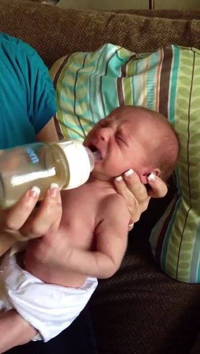 feed a breast fed baby a bottle