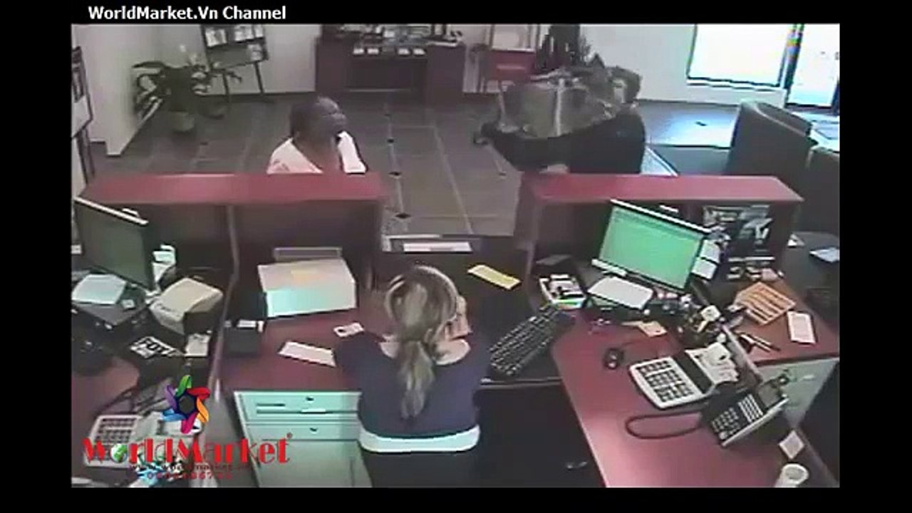 Kinh hãi với vụ cướp nhà băng
