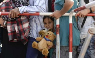 EU to propose binding migrant quotas on Wednesday