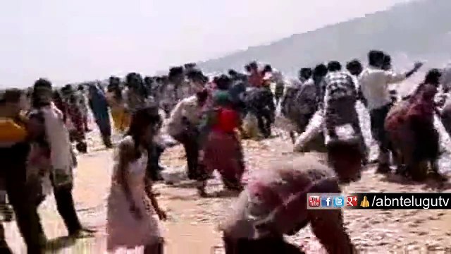 The Rarest scene ever,Fishes coming out at the sea shore