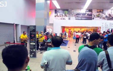 Pang Yau - Caliph Buskers @ Avenue K