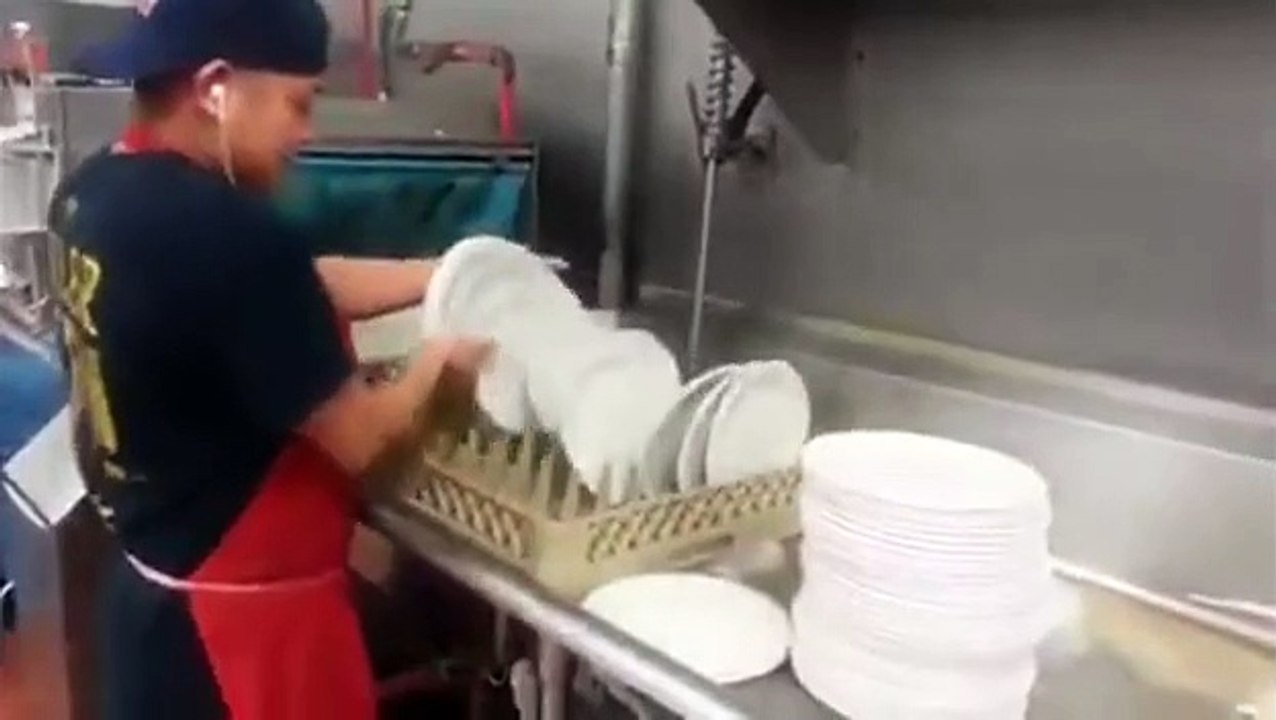 Professional Dishwasher - VideosMunch