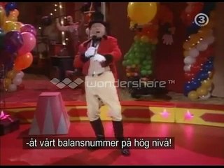 shawn and belle at the kissing booth