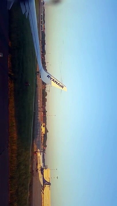 Decollo da Pisa ryanair ( fr588 ) verso Stansted