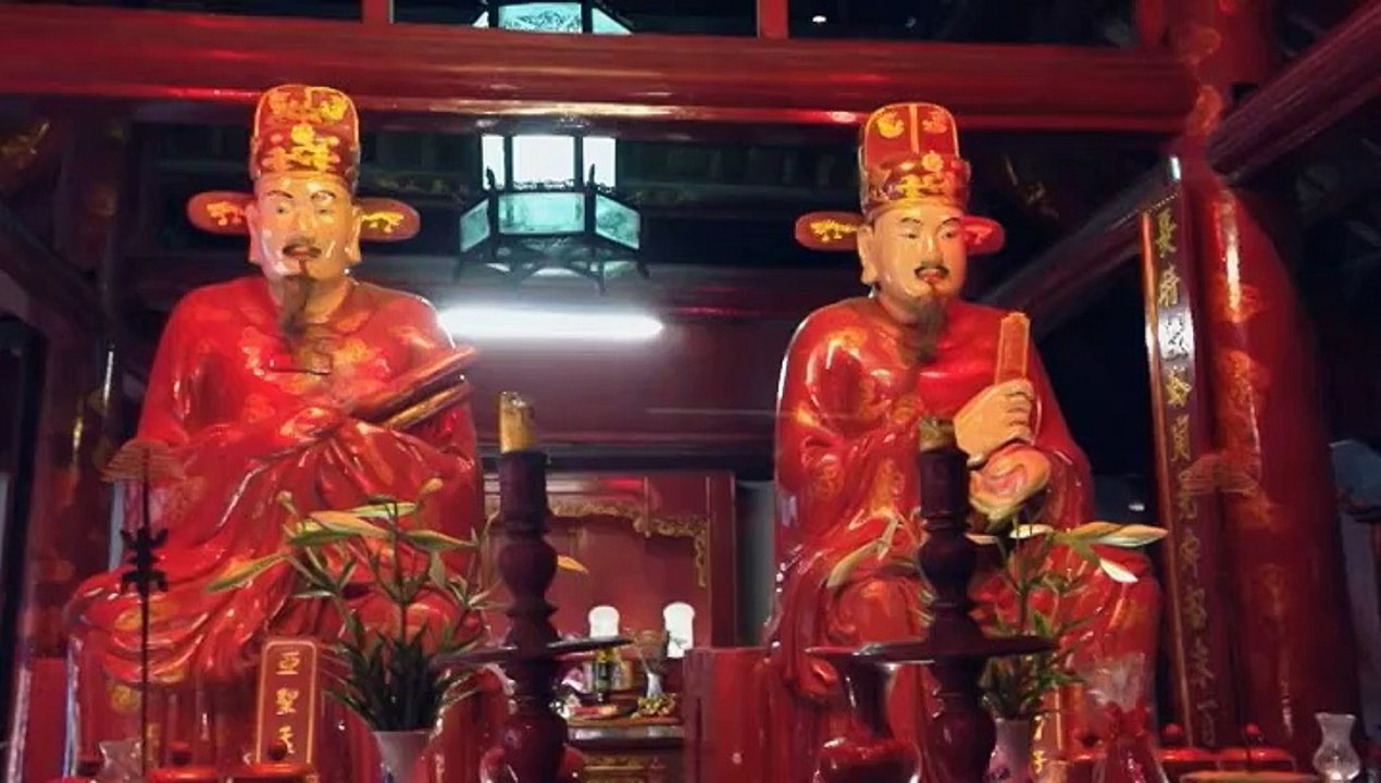 Funny things in Hanoi, Tai Chi and Vietnam History tour on a kick scooter !