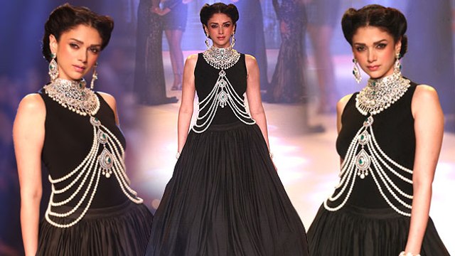 Bollywood Actress Aditi Rao Hydari Dazzles on the Ramp | IIJW 2015 Special