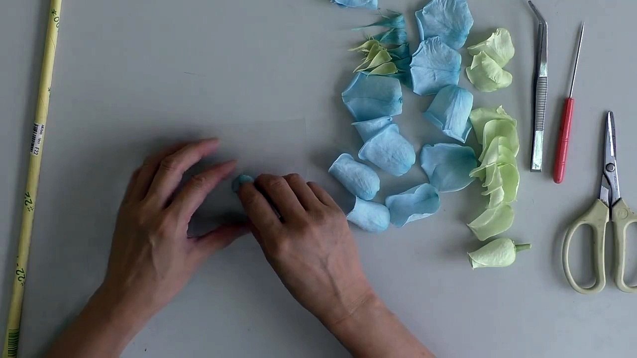 Rose Dougo Workshop - Combine 2 or more Preserved Roses