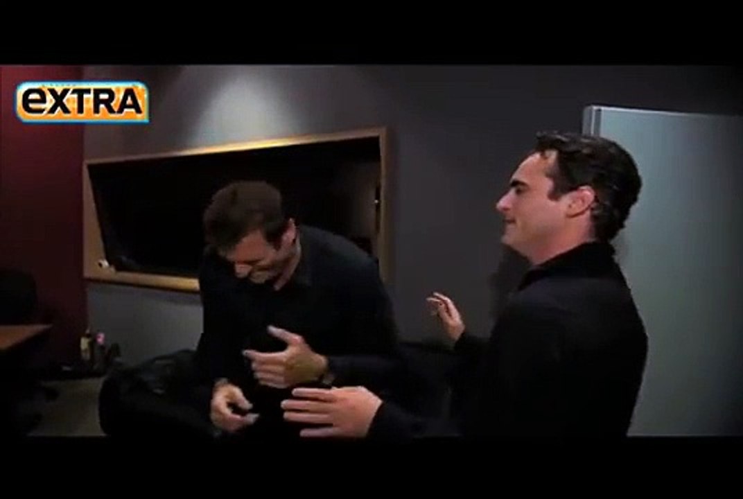Joaquin  Phoenix   in   EXTRA  2011