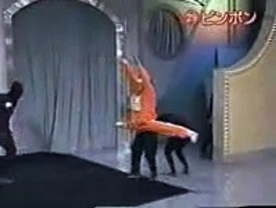 Bruce lee plays ping pong with nunchuck