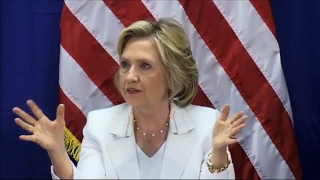Hillary Clinton Courts Voters In Puerto Rico