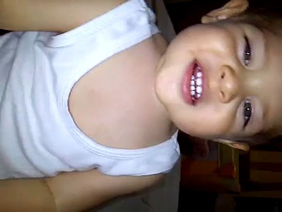 Mi bebe de 1 año haciendo sonidos de animales