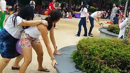 ab baloon pharnay ka nya andaz,funny