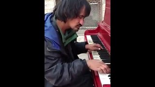 Evsiz Adamdan Piyano Resitali