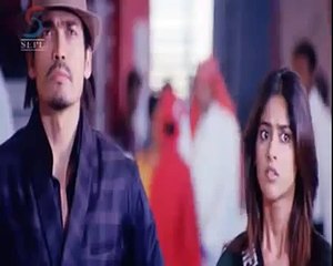 HOT Ileana D'cruz & Nitin Sensous Kissing Scene