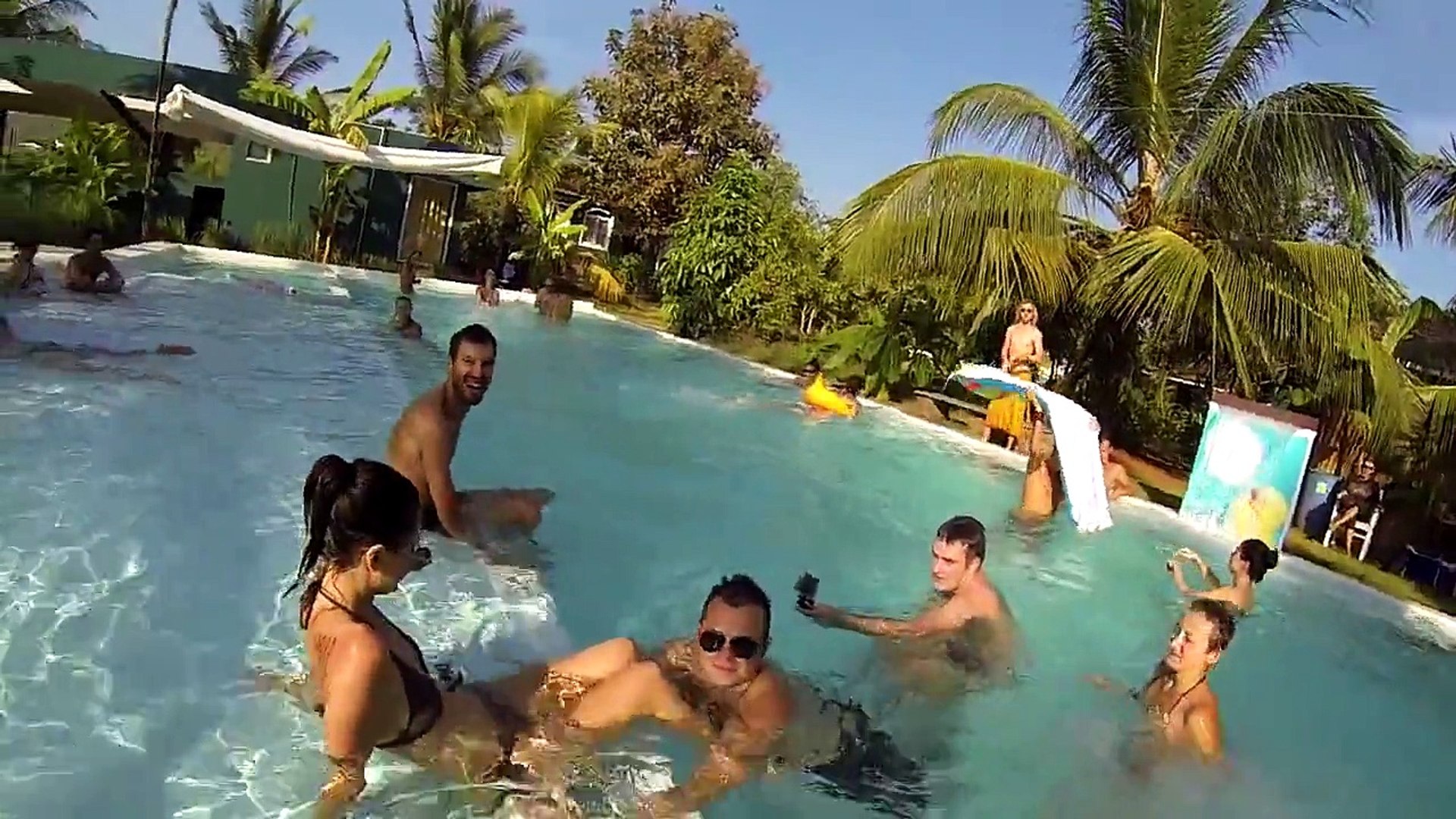 ⁣Индия онлайн: Гоа. Вечеринка у бассейна. Pool party