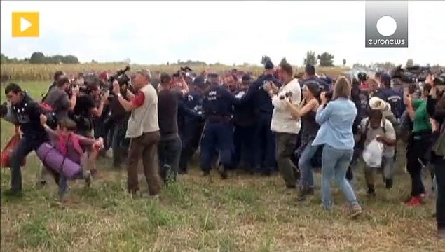 Skandalvideo aus Ungarn: Kamerafrau nach Tritten gegen Flüchtlinge entlassen