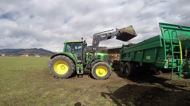 Miststreuen 2015 mit John Deere und Tebbe Streuer in Spielberg