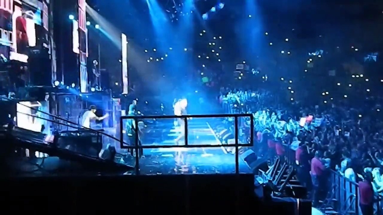 One Direction - Up All Night - August 9, 2013 (Los Angeles) FRONT ROW & Perrie