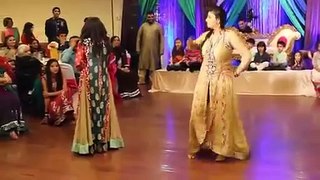 Pakistani Mehndi Night BEST Wedding Dance On FULL HD