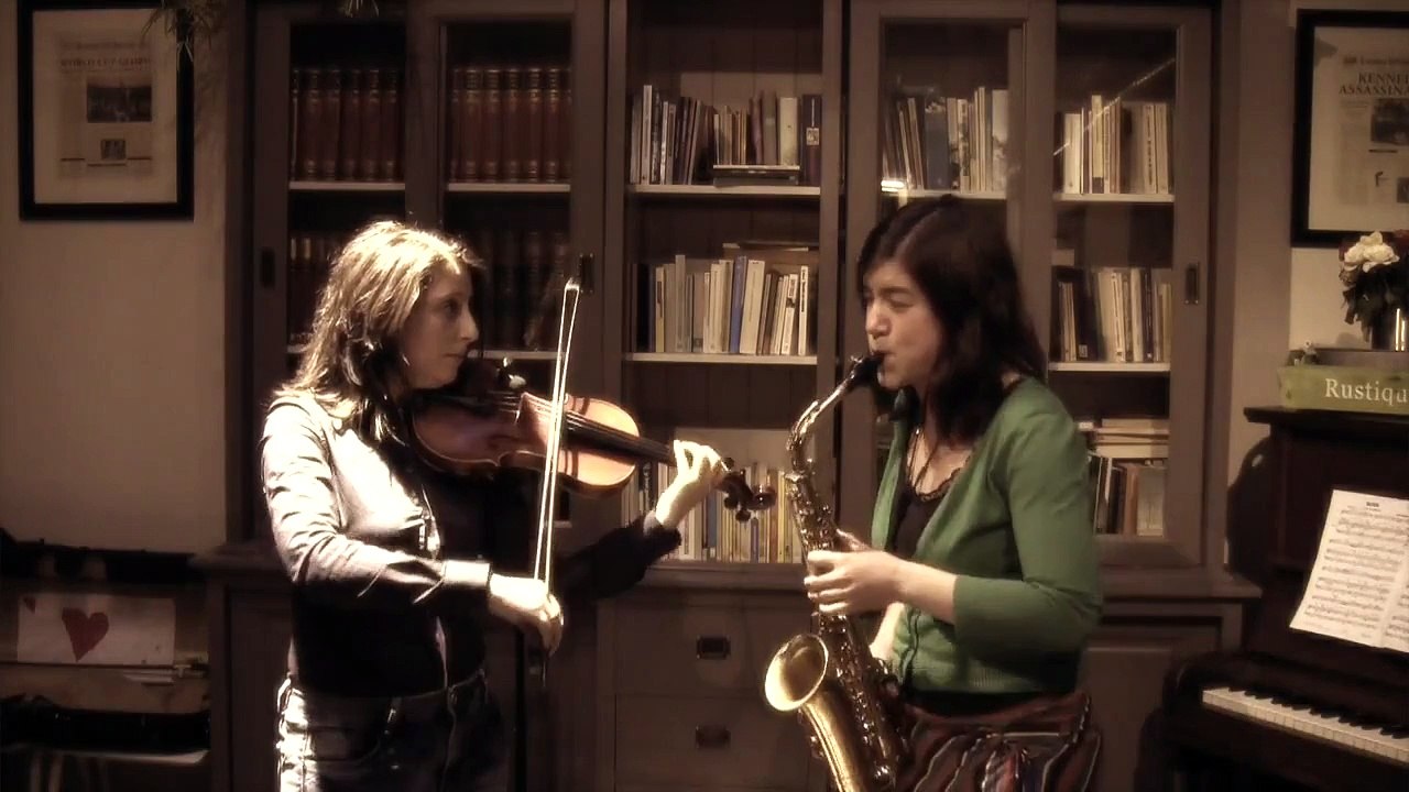 VIOLINNA and BERA (violin + sax. improvisation) at Mr.Bean Cafe Amsterdam