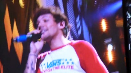 One Direction - What Makes You Beautiful + Nouis moment (Montreal, 09/05/15)