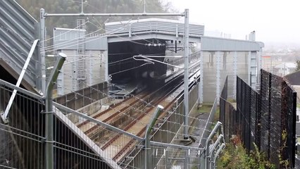 北陸新幹線W7系W4編成試運転 梅田横取基地通過シーン