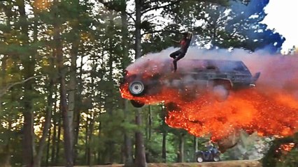 Yanan Aracın İçinden Son Anda Atladı