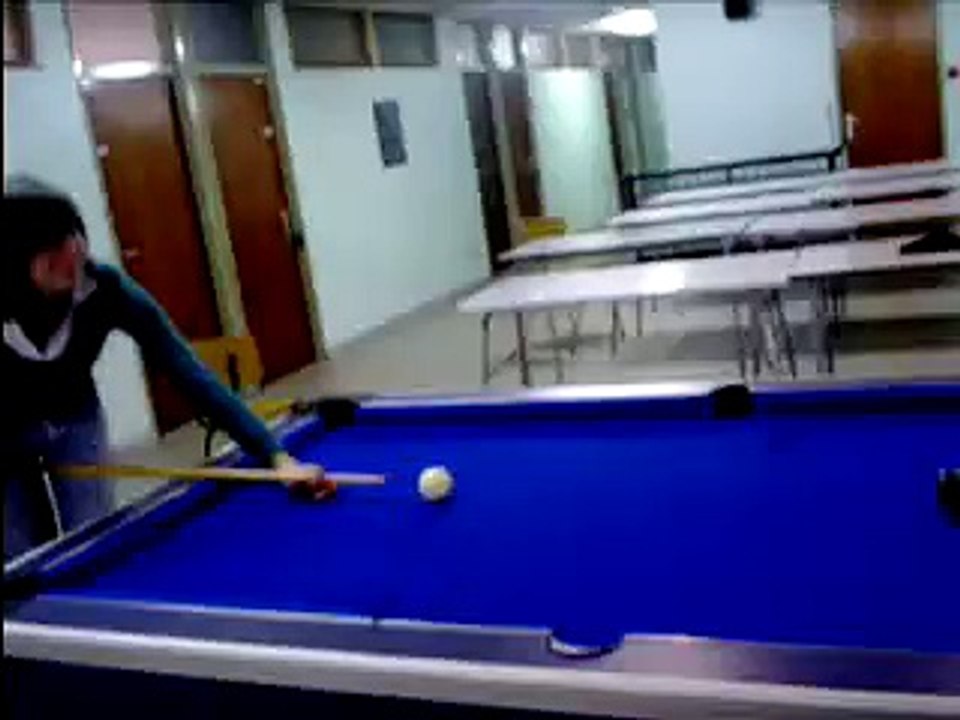 cours de billard filmé par CHARLOTTE avec Débow et Juliette.